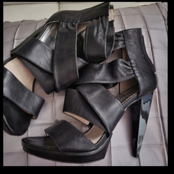 MICHAEL by Michael Kors 8.5 black leather heels criss cross design. 5 inch heel. - Picture 1 of 3